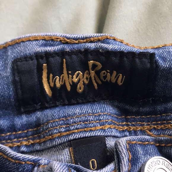 Light wash indigo rein jeans - Picture 2 of 6